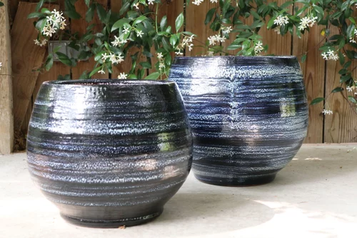 Idée au jardin：Pot en terre émaillée bleu Nuit étoilée Les Poteries d'Albi Bahia - Ø 25 x H 31 cm
