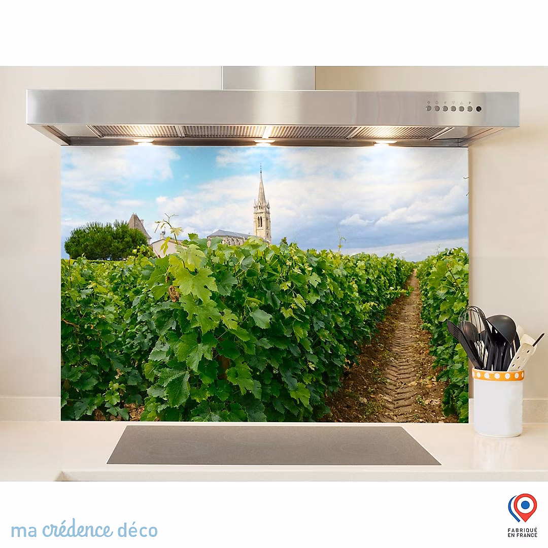 Crédence cuisine fond de hotte Vignoble et église – Verre trempé, L 60 cm x H 45 cm, MaCrédenceDéco