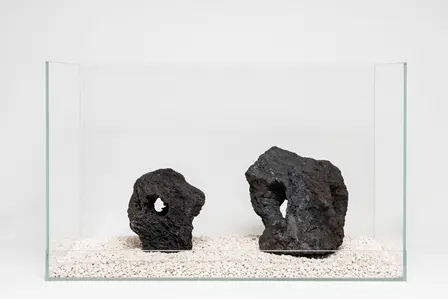 Une solution pratique pour le jardin：Pierre à trou décorative pour aquarium Aquadeco Lava cave noire petit modèle