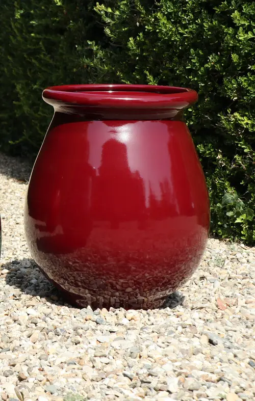 Une touche extérieure：Pot jarre en terre émaillée coloris cerise Les Poteries d'Albi Jarre Provençale - Ø 35 x H 51 cm