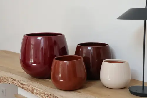 Bien utile au jardin:Pot rond en terre émaillée coloris cerise Les Poteries d'Albi Cancale - Ø 25 x H 27 cm