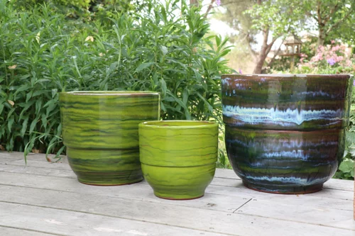 Une solution adaptée au jardin:Vase en terre cuite émaillée vert Forêt Les Poteries d’Albi Rebord - Ø 35 x H 33 cm